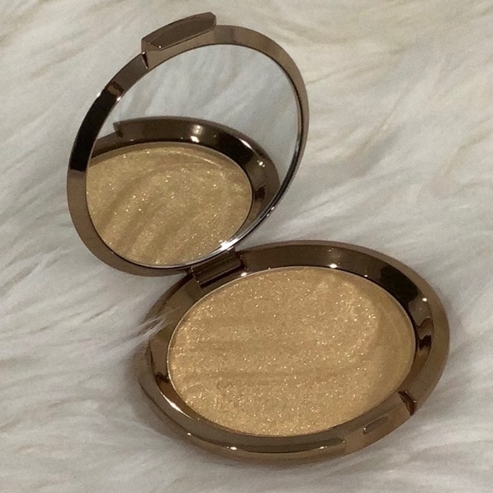 NIB BECCA Volcano Goddess Shimmering Pressed Highlighter - Gold Lava